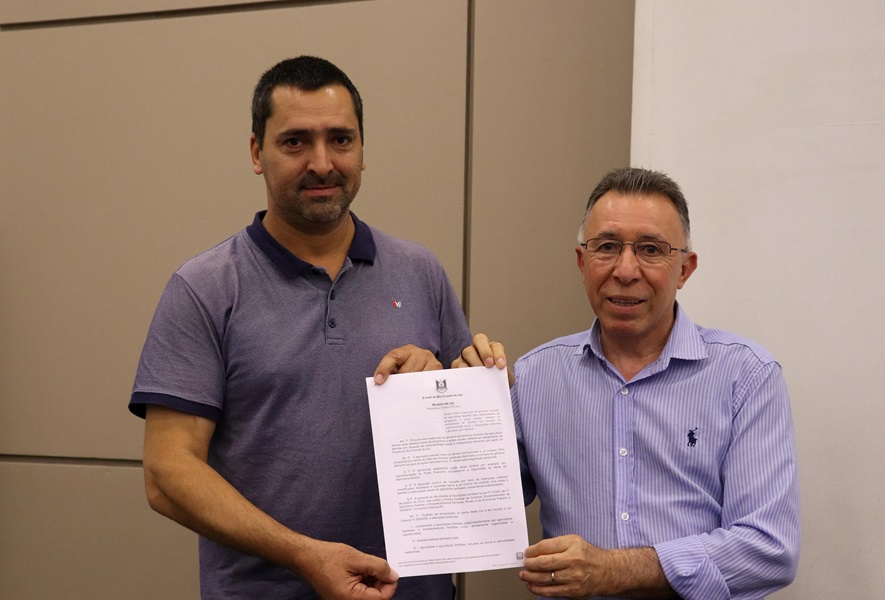 Valdeci apresenta Projeto de lei no Encontro Estadual do Cooperativismo em Rede