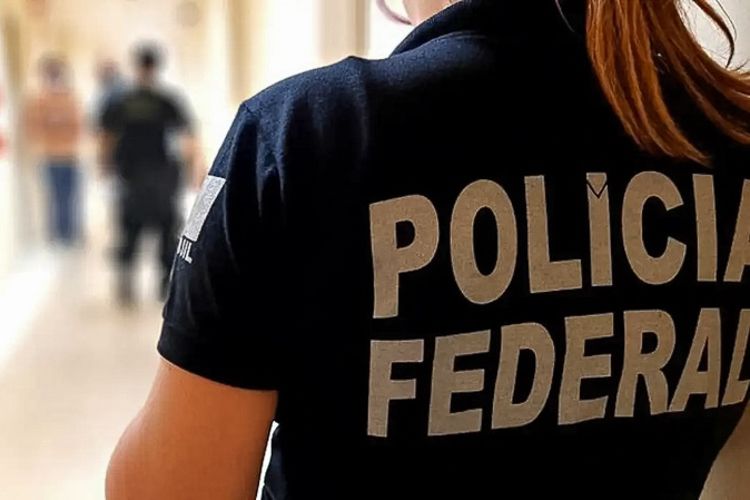 Policial Federal Feminino em atuação